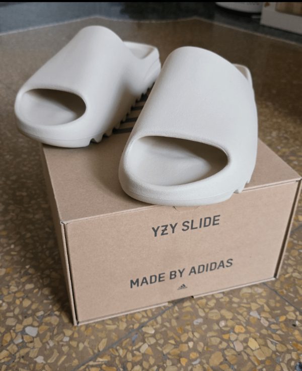 Yeezy Slides Pallets - Image 4